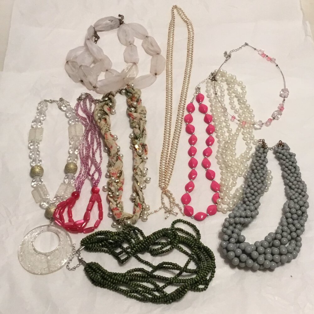 Lot of 10 gorgeous & colorful costume jewelry necklaces